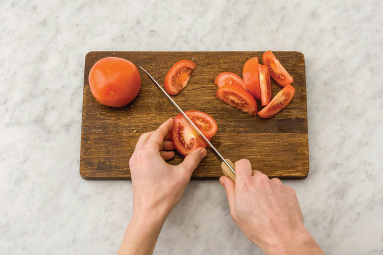 Preparare insalata e pane