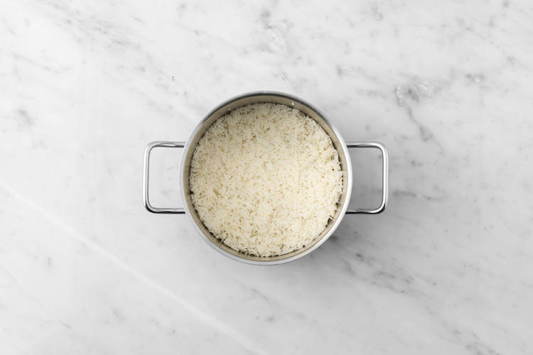 Cook the Garlic Rice