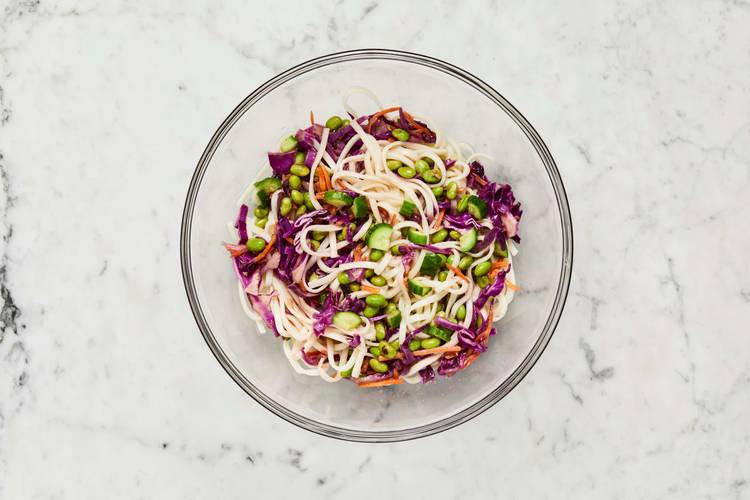 <p><strong>Toss Noodles</strong></p>