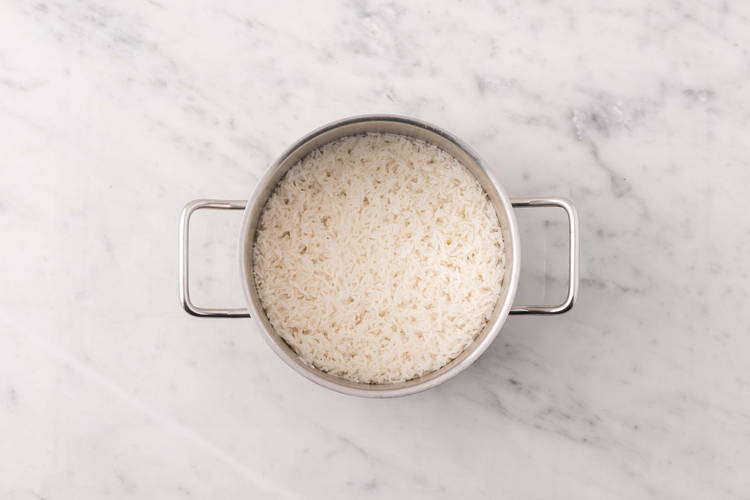 Cook rice and chicken