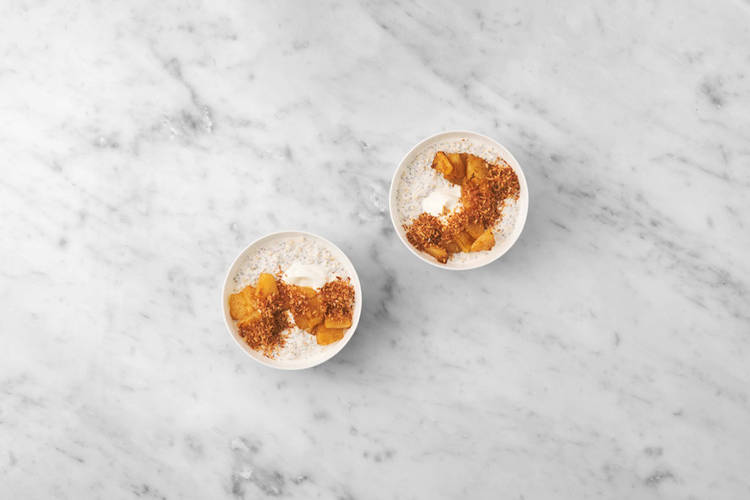 Servera overnight oats med ananas