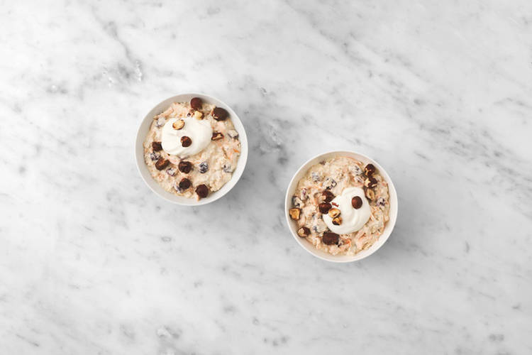 Servera overnight oats med morot