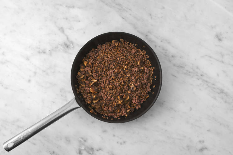 Hack-Pilzragout ansetzen