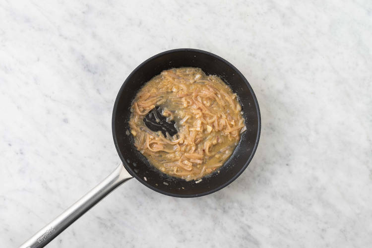 Terminer la sauce aux échalotes