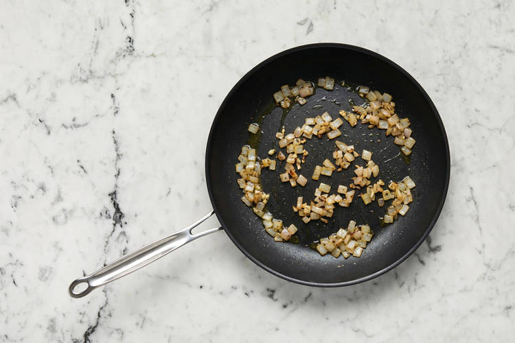 Cuire les échalotes