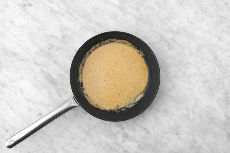 Préparer la sauce crémeuse au citron et à l’ail