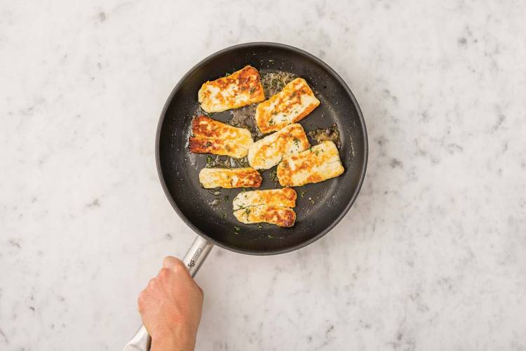 Cook the halloumi
