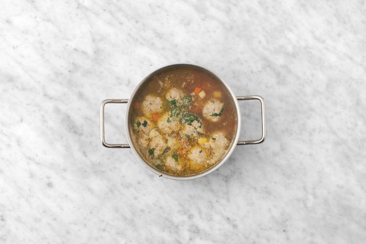 Tillsätt köttbullar