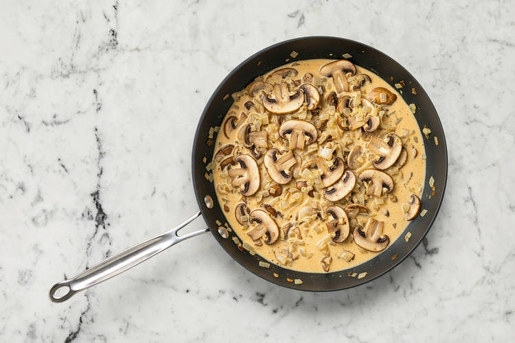 Make dill-mushroom gravy