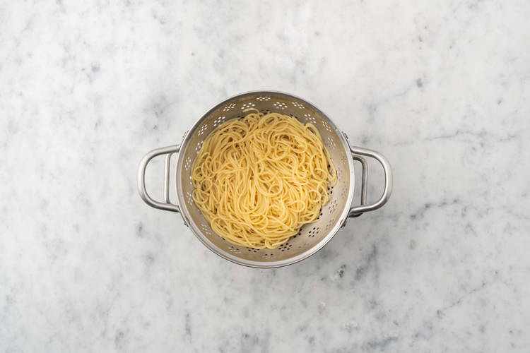 Forbered pasta og bacon