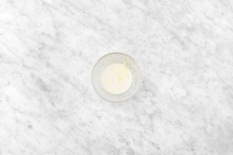 Prepara la salsa de limón