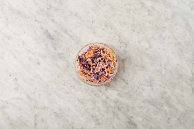 Assaisonner la salade de chou