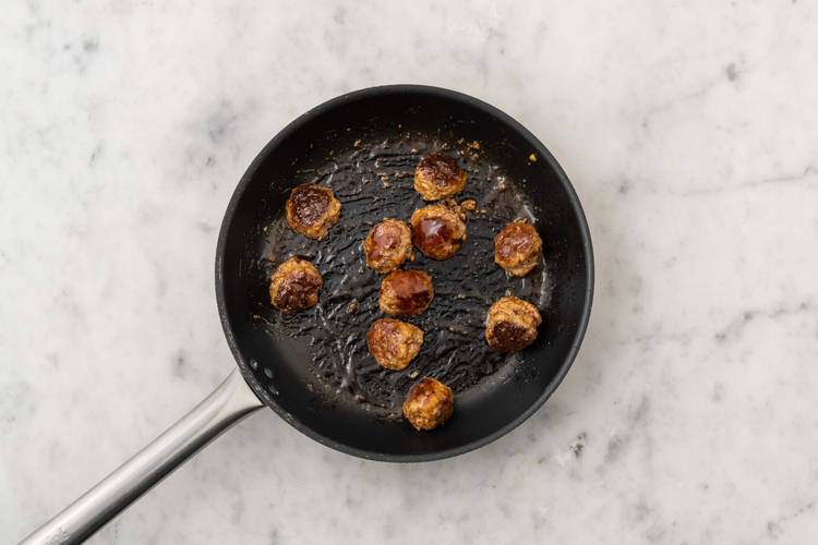 Rosolare le polpette 