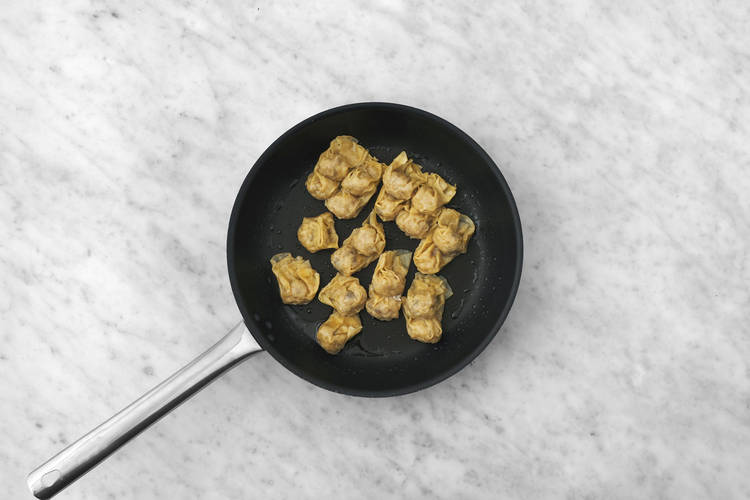 Cook the gyozas & finish the rice