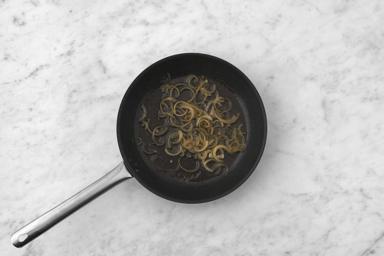 Caraméliser les oignons 