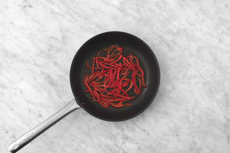 Cook the plant -based mince 