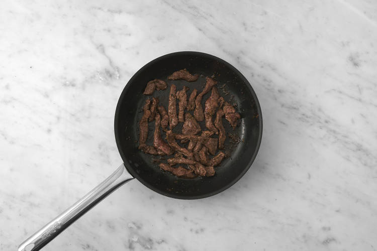 Cook the beef & prawns