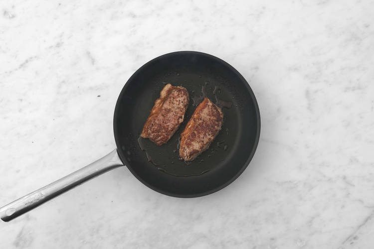 Rindersteak anbraten