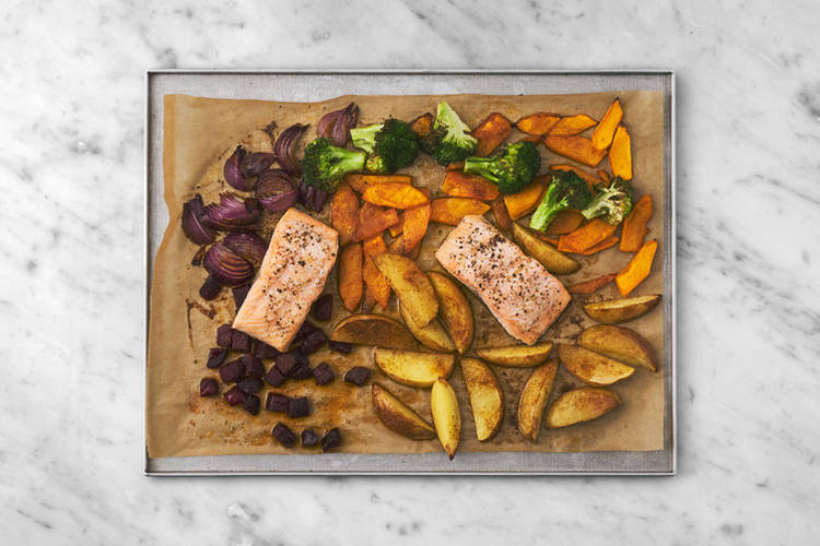 Add the halloumi & make the garlic yoghurt 