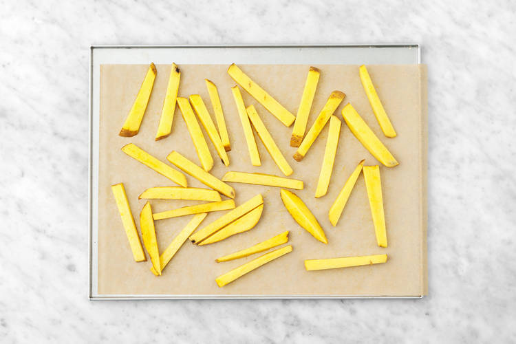 Enfourner les frites 