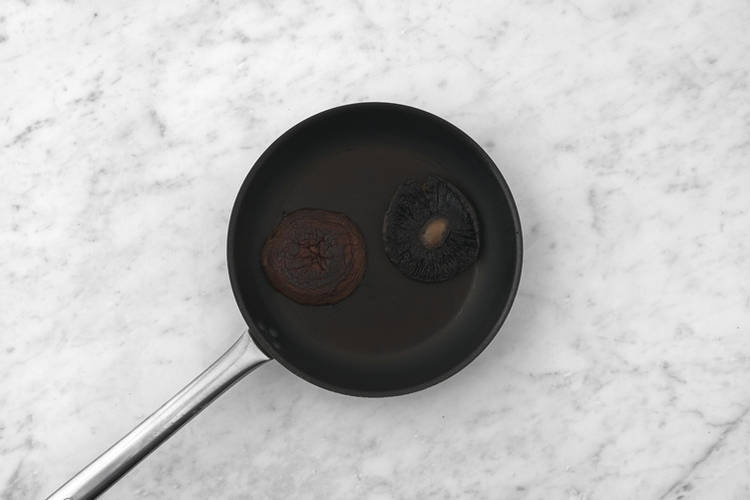 Cook the mushrooms & halloumi