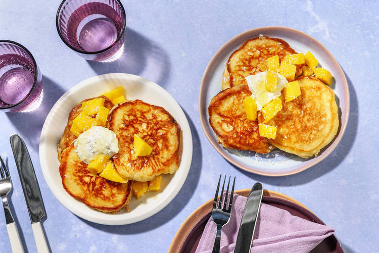 American pancakes met mango en kokosrasp