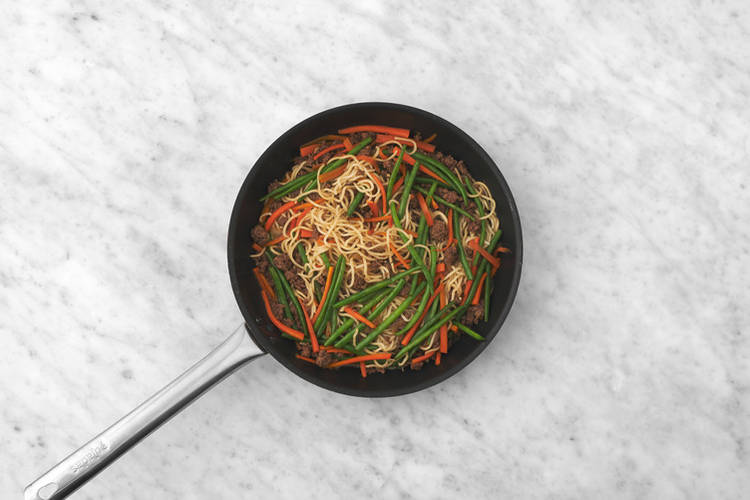 Make the noodle stir-fry