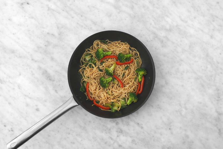 Make the noodle stir-fry