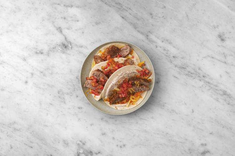 Scaldare le tortillas e comporre i tacos