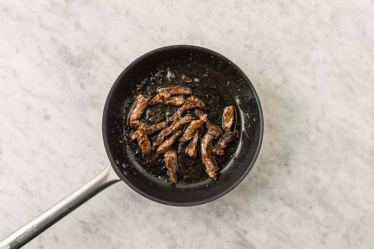 Cuire les émincés de bœuf