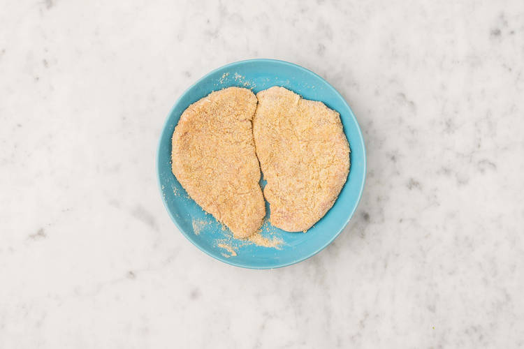 Hähnchenschnitzel panieren