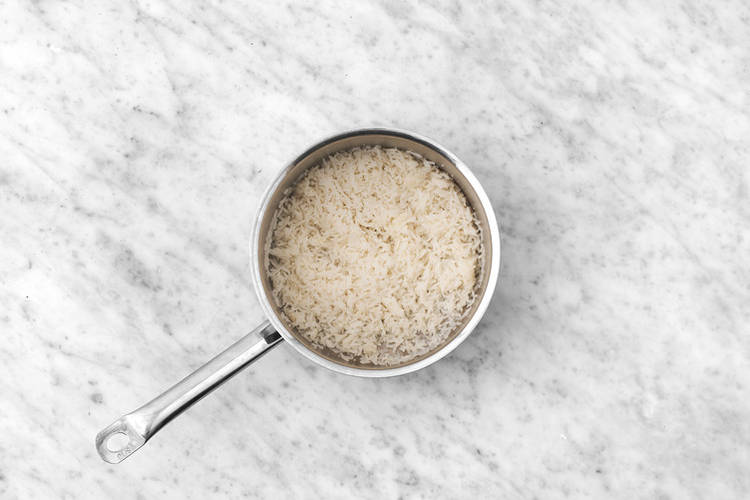 Cook the rice 