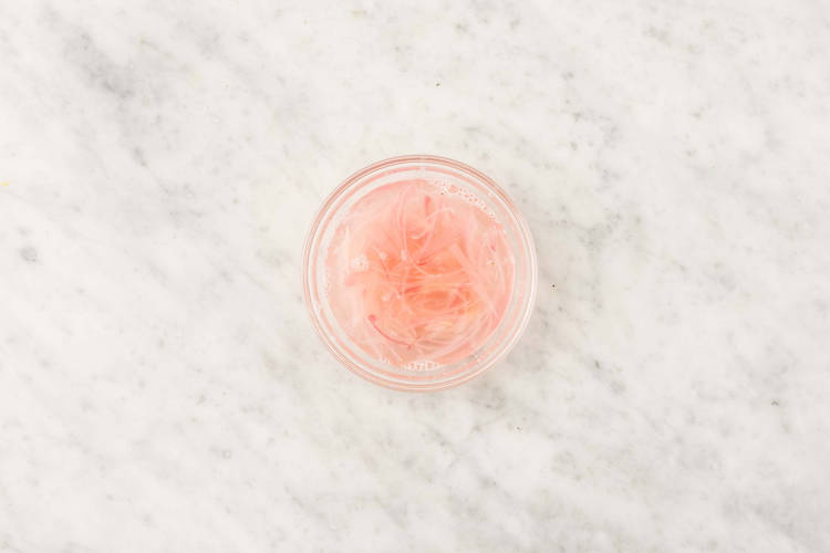 Mariner les échalotes