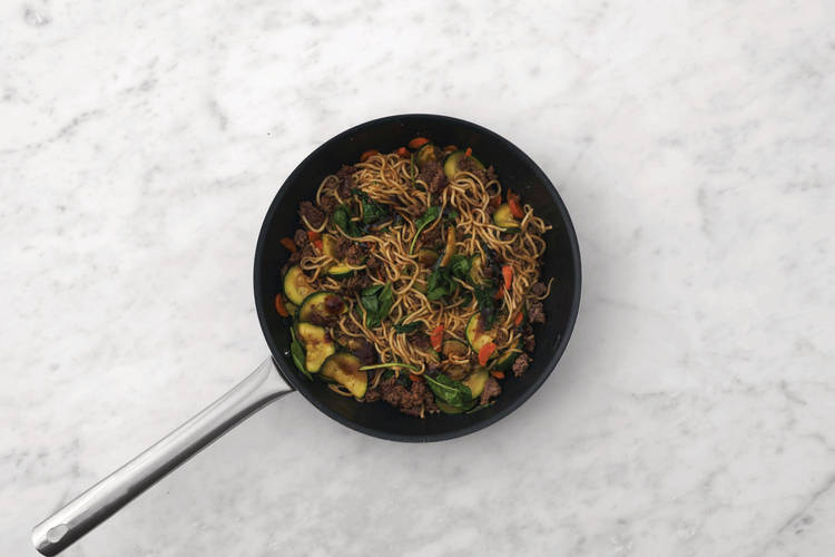 Make the noodle stir-fry