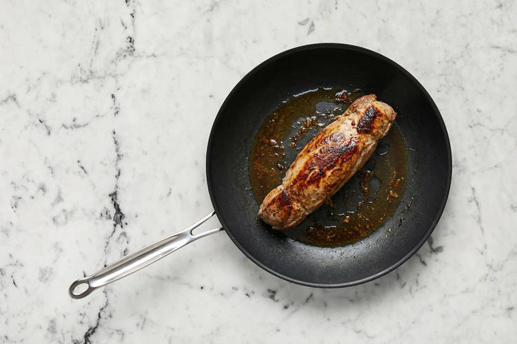 Saisir et rôtir le porc