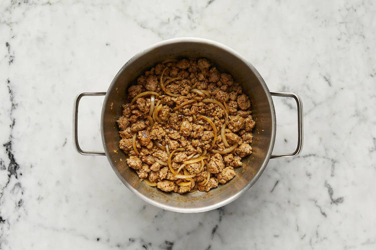 Cuire le poulet et les légumes