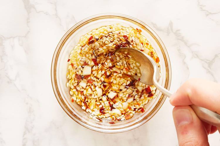 MAKE CHILI GARLIC OIL