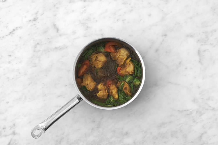 Make the hotpot noodles