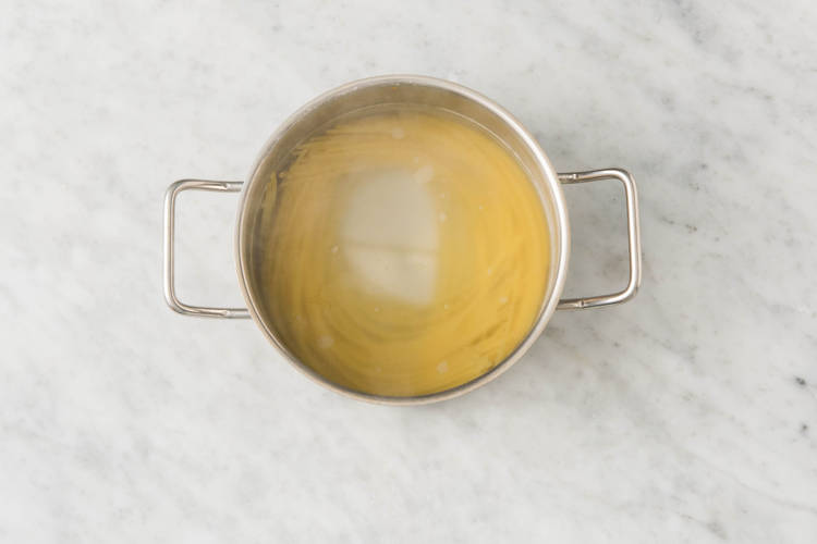 Cuire les linguines et préparer la sauce