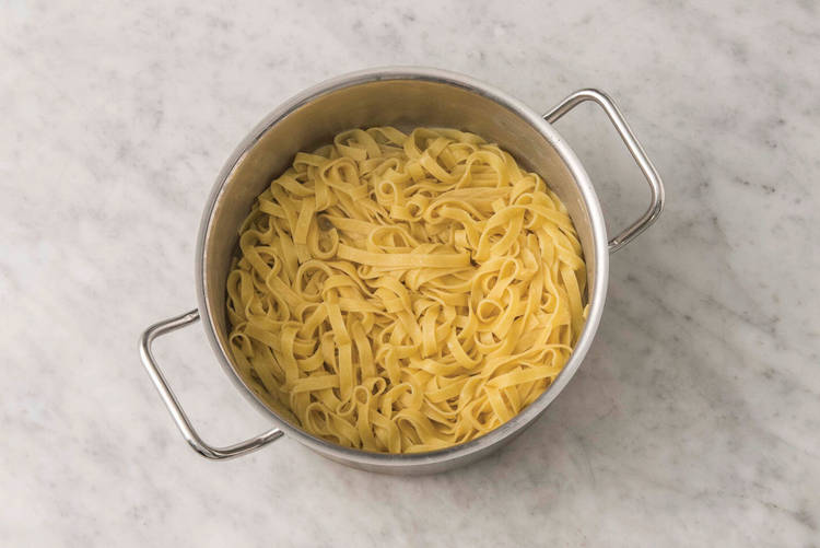 Cook the fettuccine