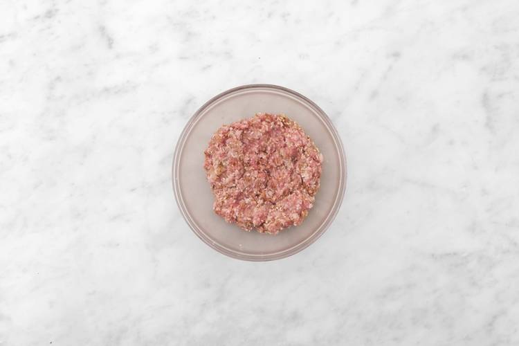 Former et rôtir les boulettes