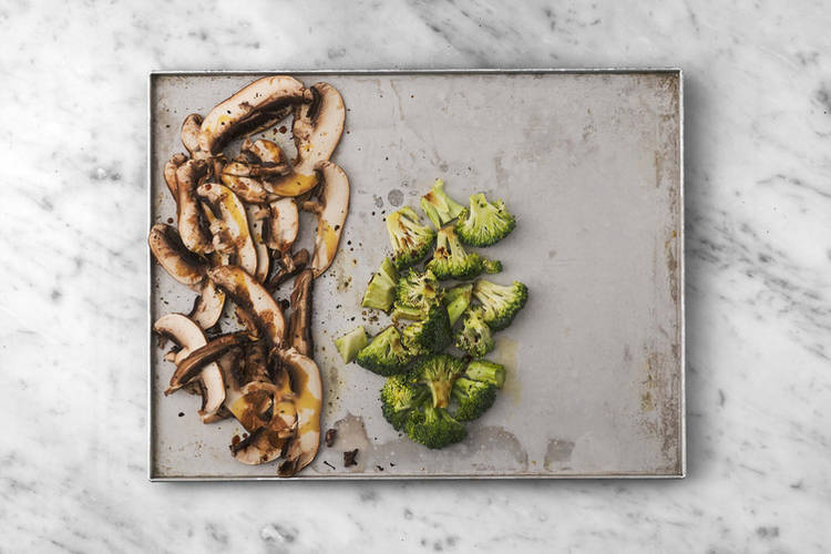 Bag svampe og broccoli