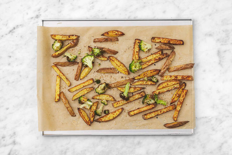 Rosta pommes och broccoli