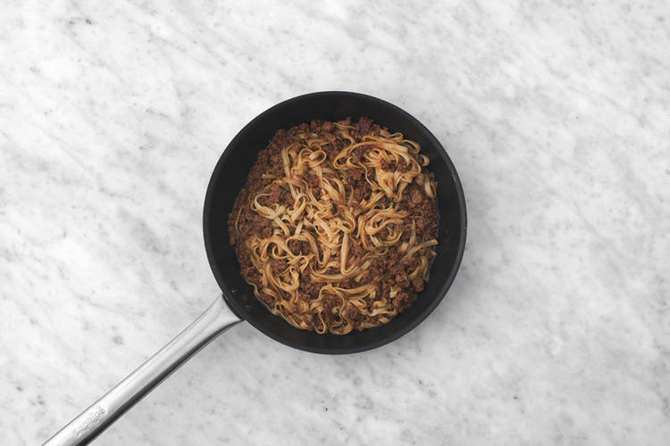 Cook the beef & prawns