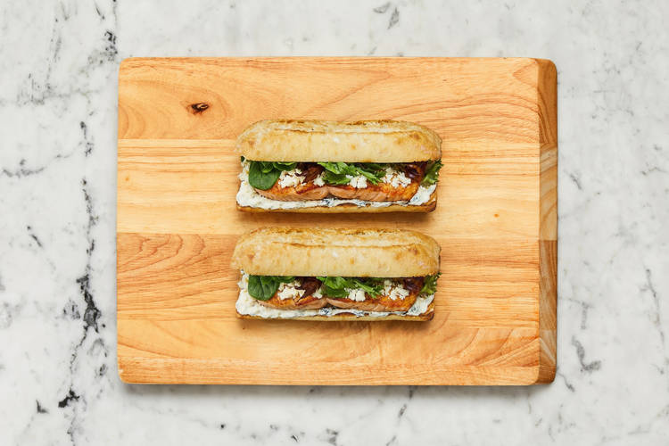 Préparer les garnitures et assembler les burgers