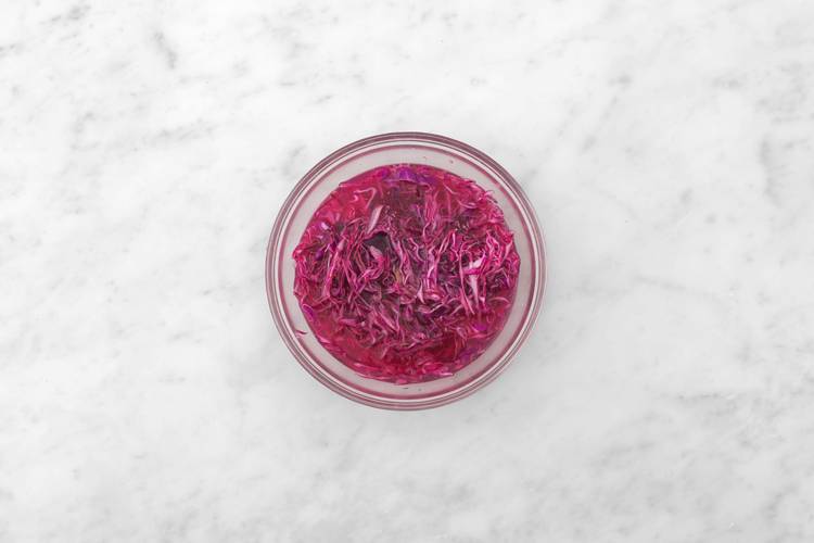 Mariner le chou et préparer