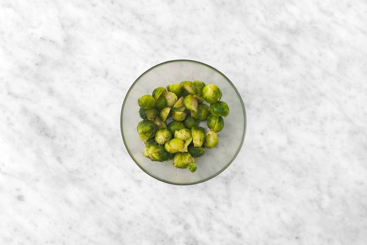 Préparer et mariner les choux de Bruxelles