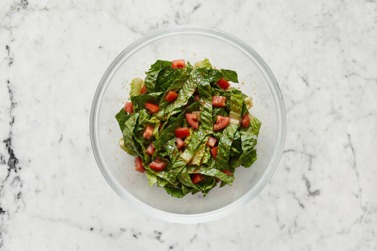 Terminer la préparation et assembler la salade