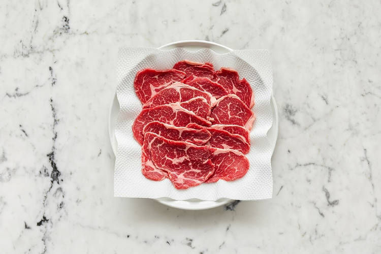 Commencer la sauce et préparer le bœuf