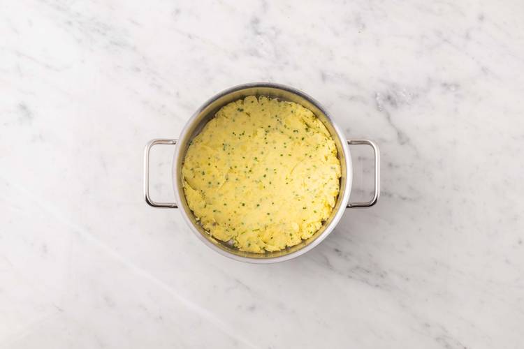 Cuire les pois sucrés et terminer la purée